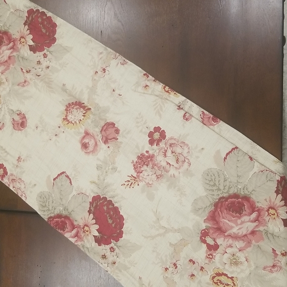 Vintage Table Runner Garden Floral/Stripe Pattern - Reversable - Picture 6 of 9